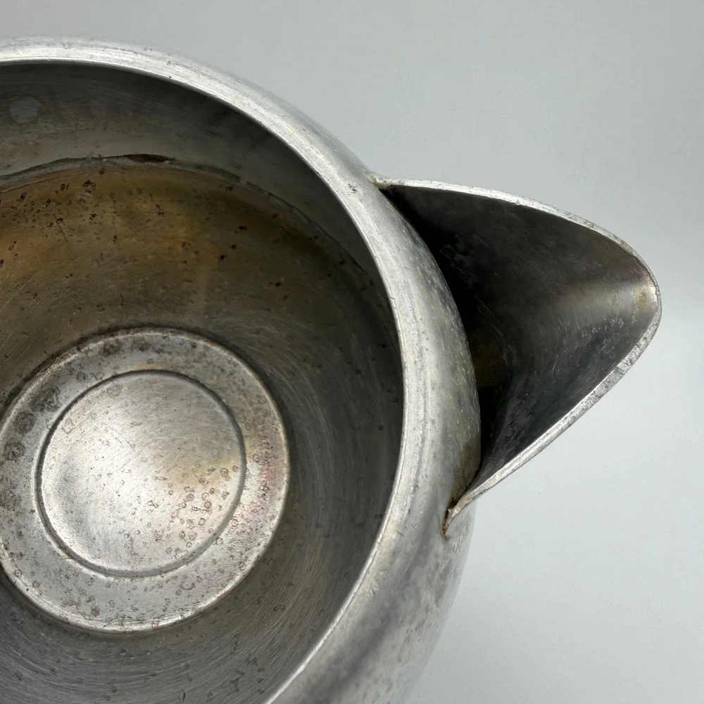 Vintage Mirro Aluminum Teapot Round‎ Silver Tone Tea Pot 1-1/2 qt. USA MCM